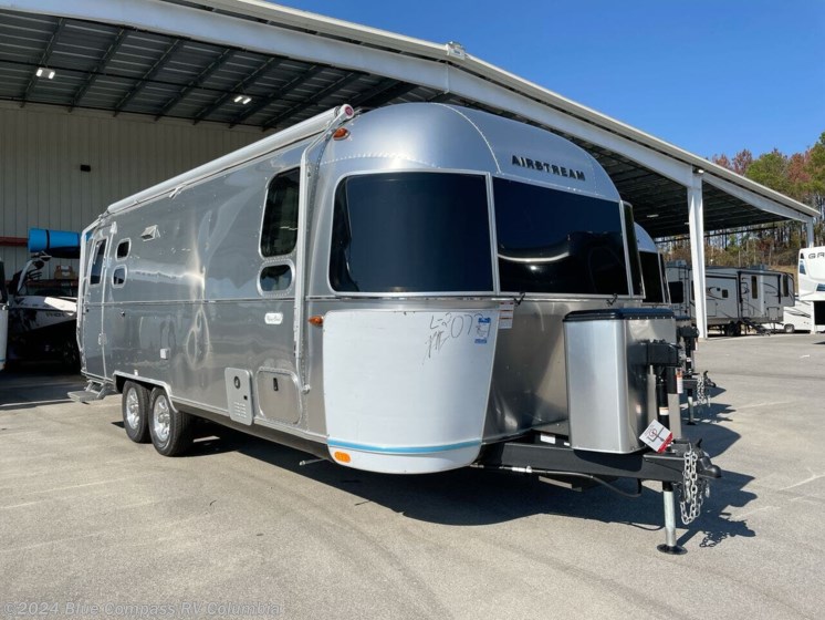 New 2024 Airstream Flying Cloud 25FB available in Lexington, South Carolina