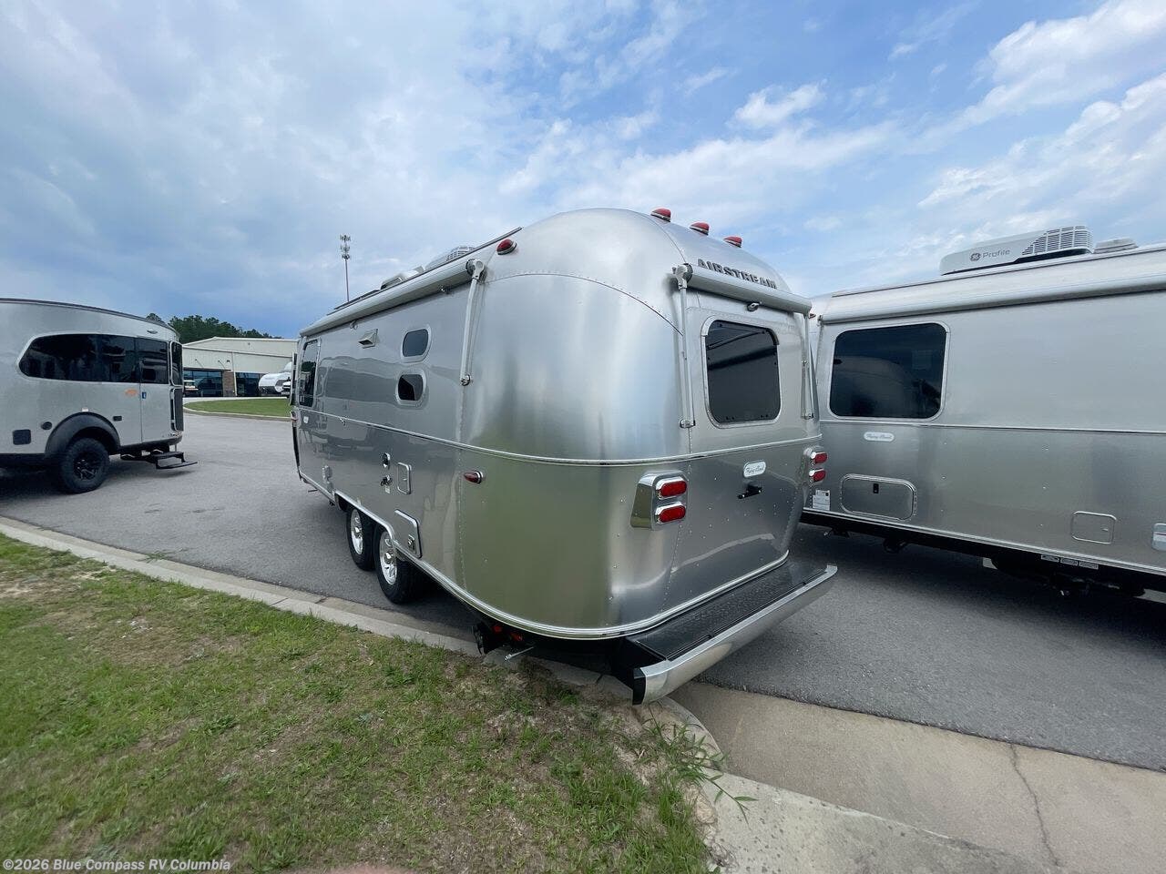 New 2026 Airstream Flying Cloud 23FB available in Lexington, South Carolina