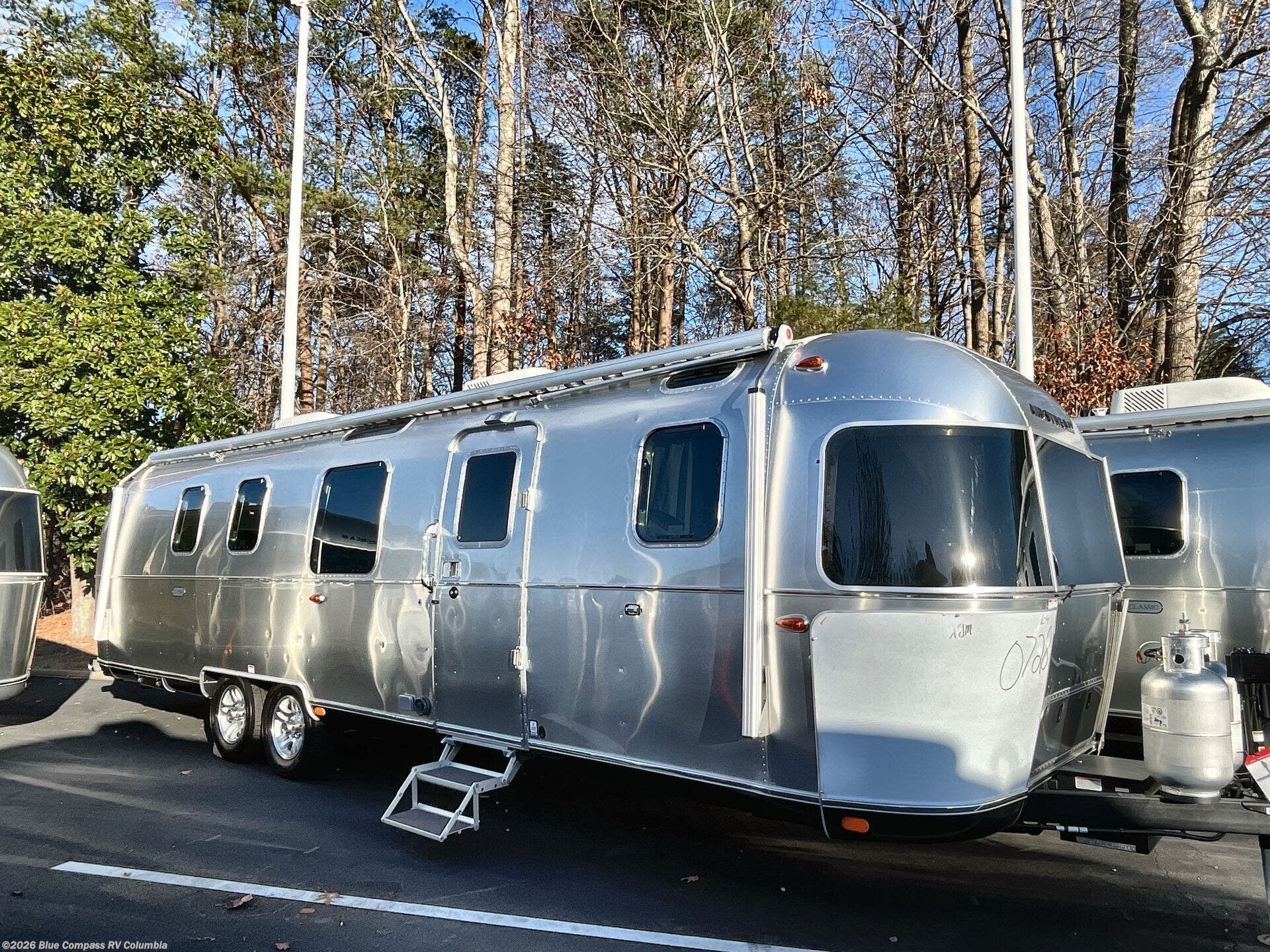 New 2026 Airstream Classic 33FB available in Lexington, South Carolina