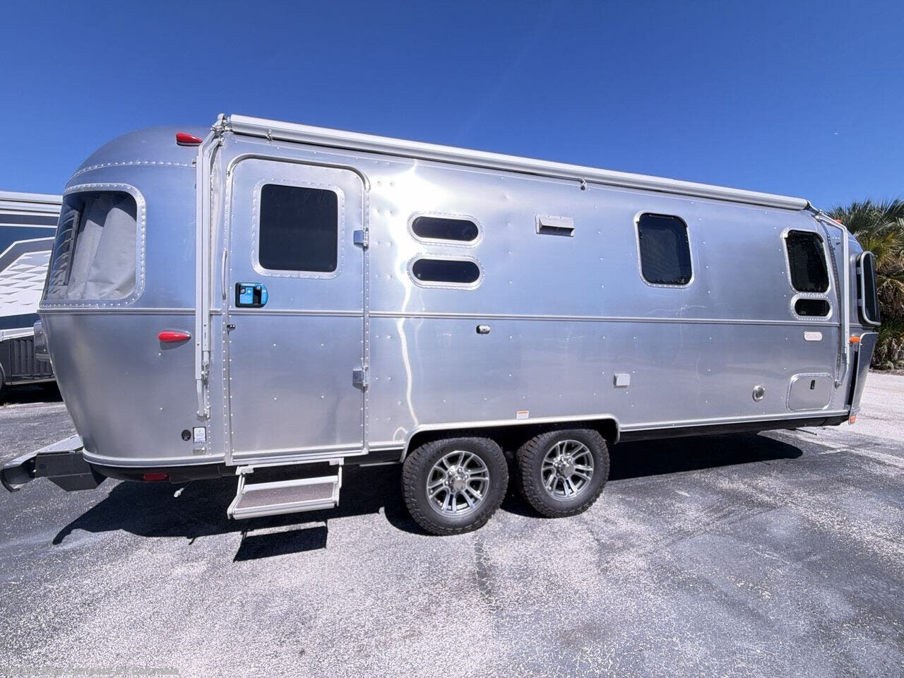 2027 Trade Wind 25FB by Airstream from Blue Compass RV Columbia in Lexington, South Carolina