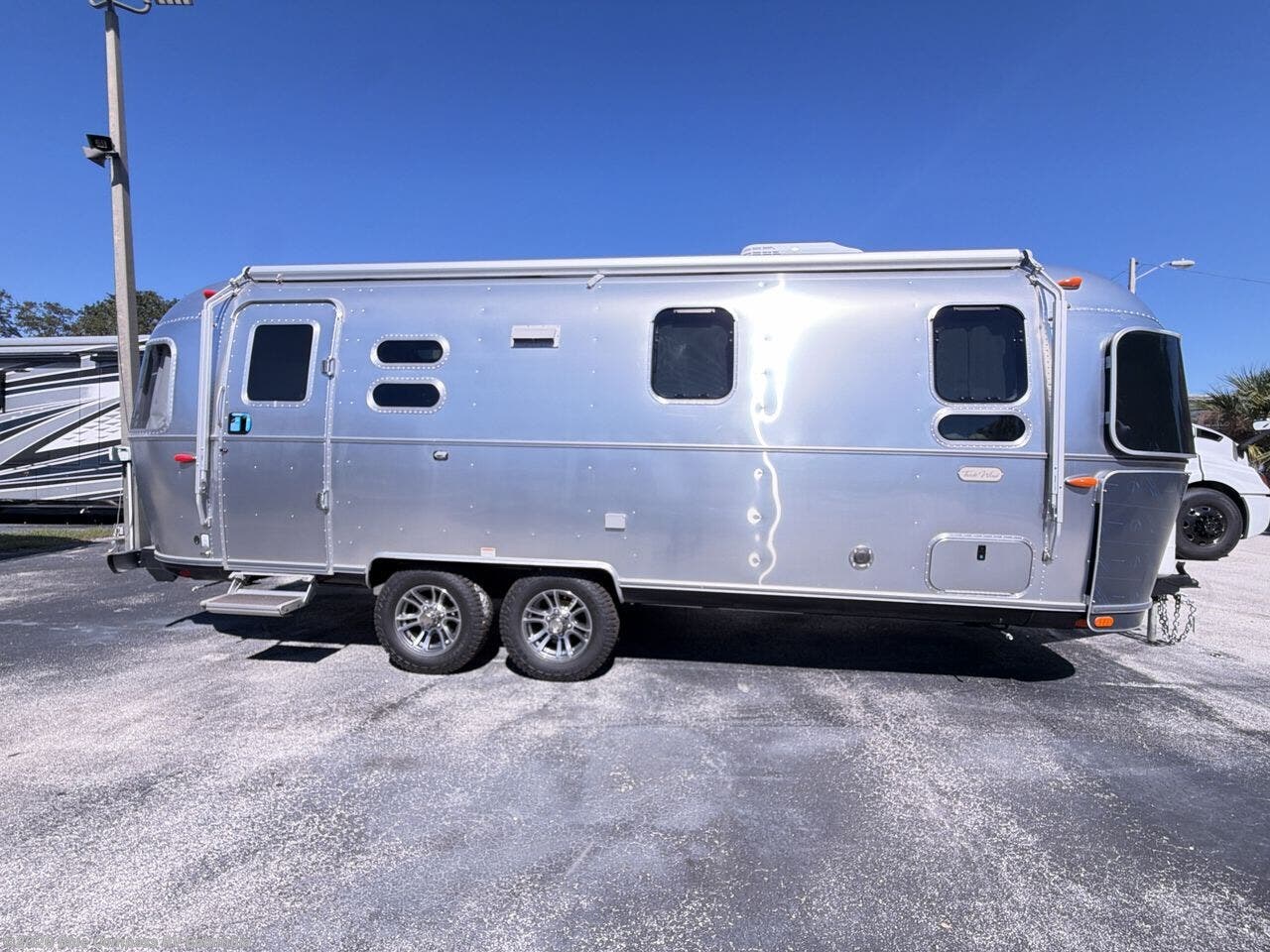 New 2027 Airstream Trade Wind 25FB available in Lexington, South Carolina
