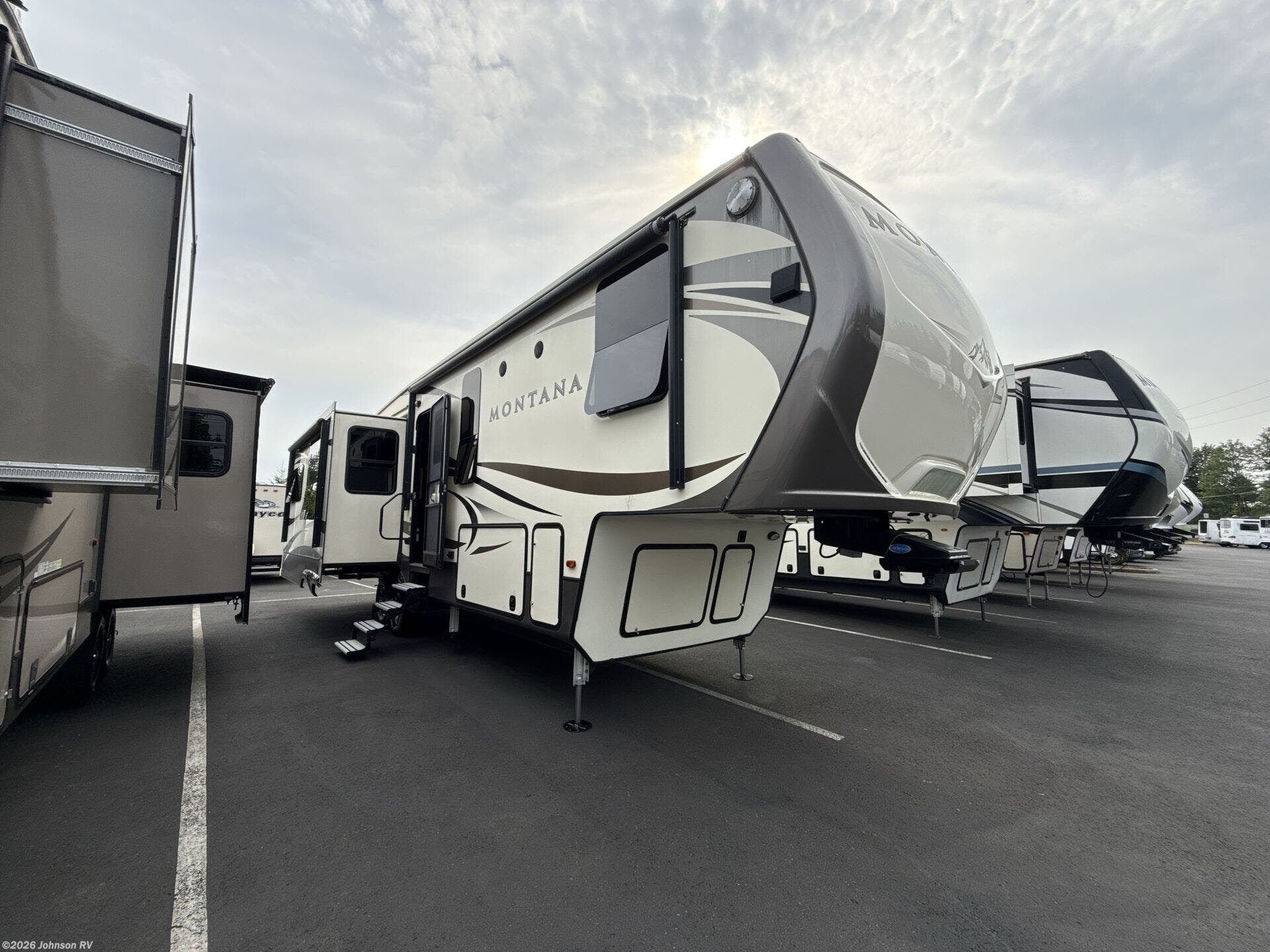 2017 Montana 3000RE by Keystone from Johnson RV in Sandy, Oregon