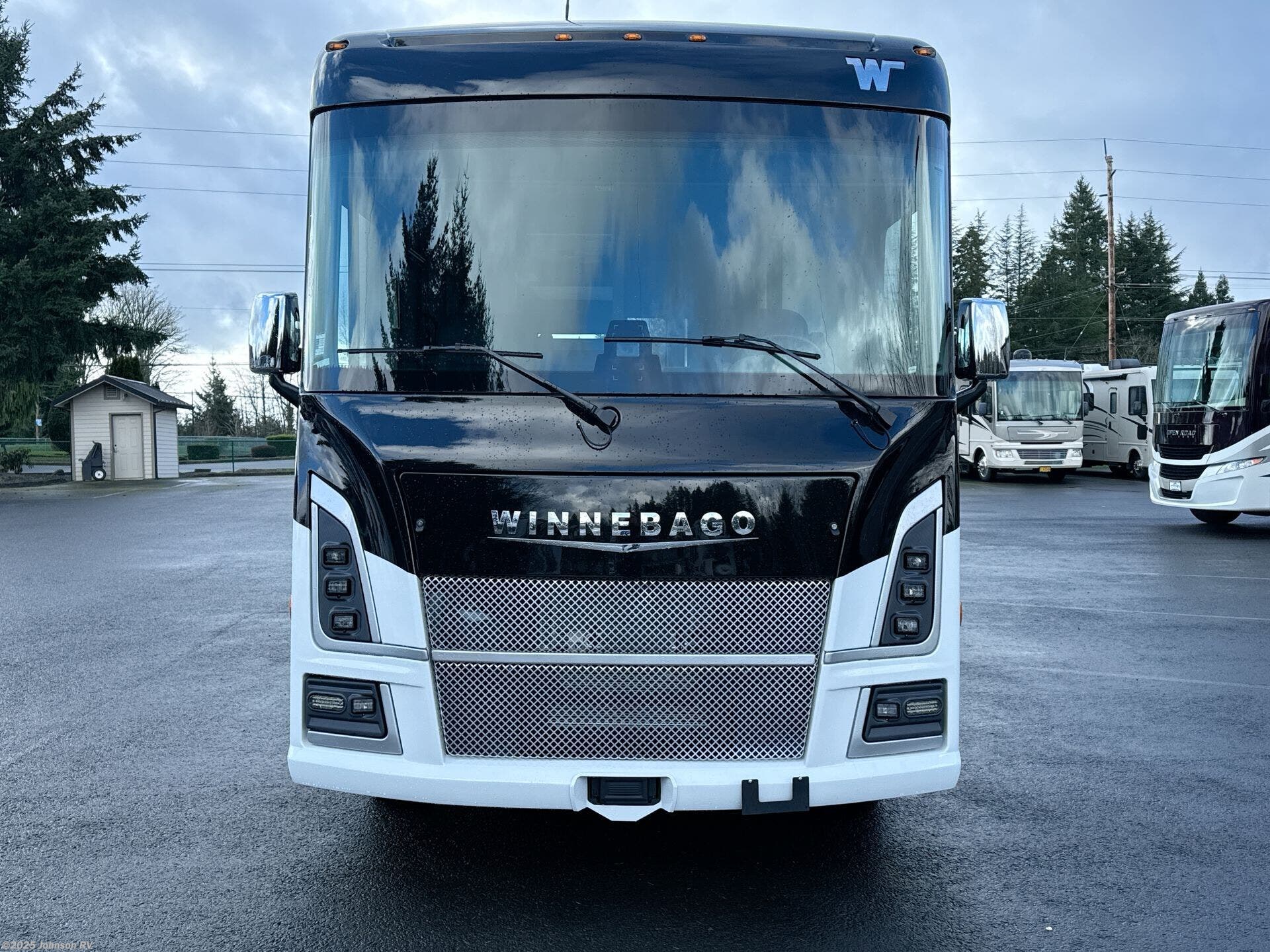 New 2025 Winnebago Sunstar 29V available in Sandy, Oregon