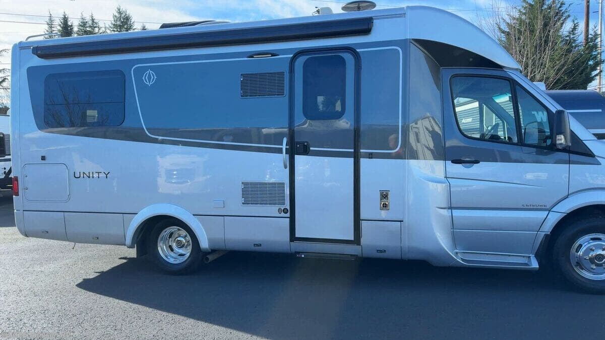 Used 2018 Leisure Travel Unity 24TB available in Sandy, Oregon