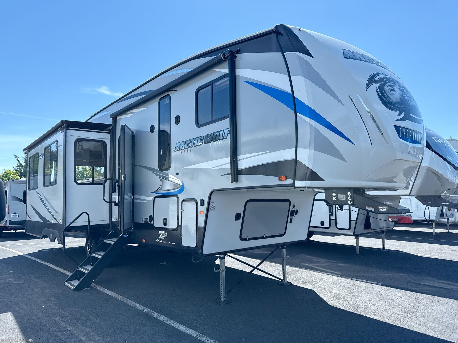 2020 ARCTIC WOLF 291RL by Cherokee from Johnson RV in Sandy, Oregon