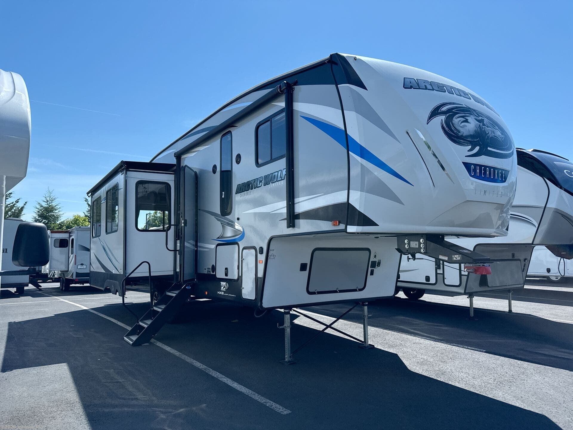2020 Cherokee Arctic Wolf 291RL by Forest River from Johnson RV in Sandy, Oregon