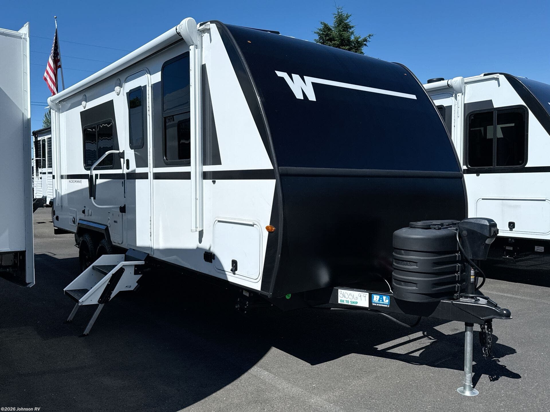 2026 Winnebago Micro Minnie 2200FBH - New Travel Trailer For Sale by Johnson RV in Sandy, Oregon