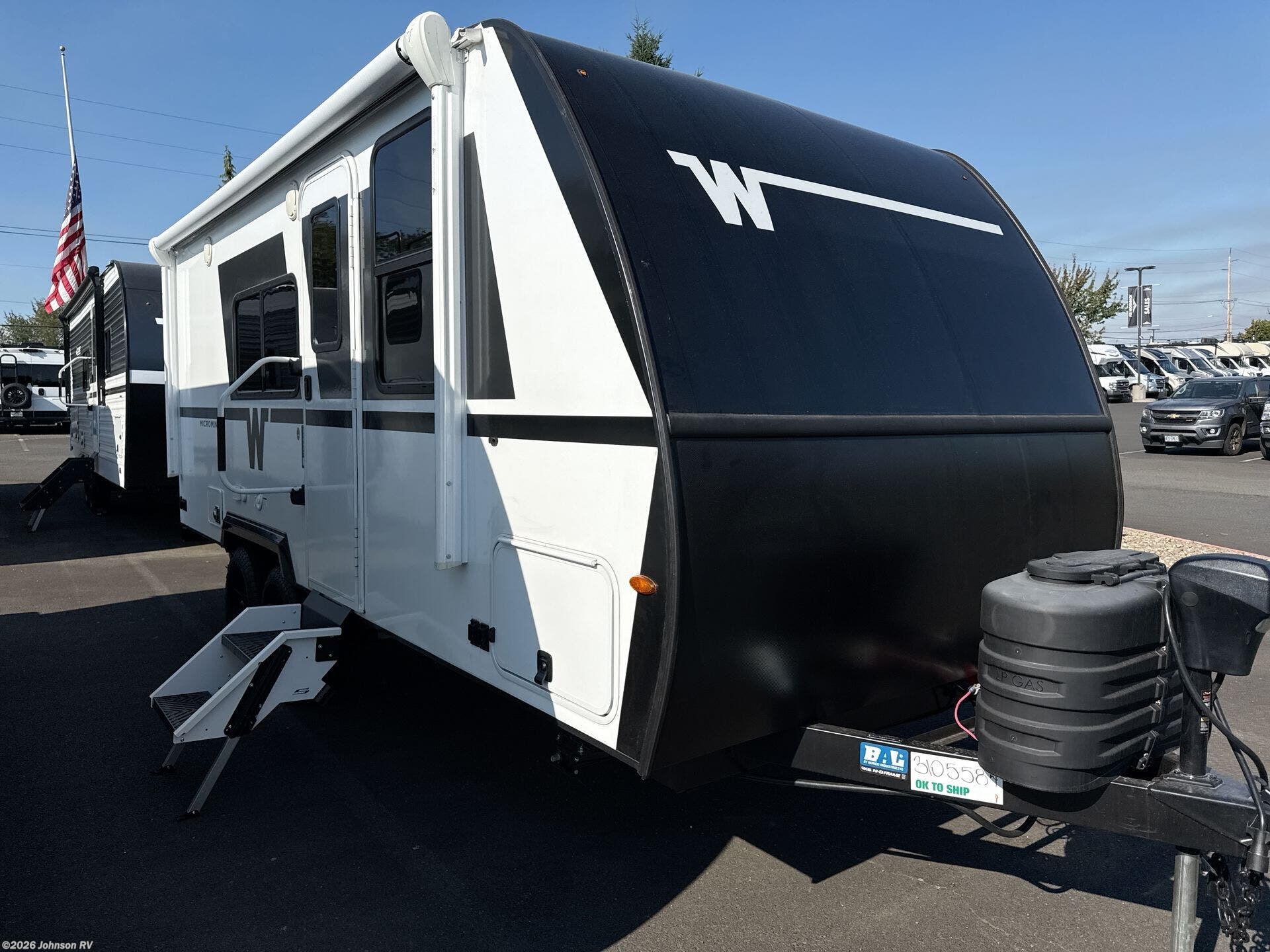 2026 Winnebago Micro Minnie 2108DS - New Travel Trailer For Sale by Johnson RV in Sandy, Oregon