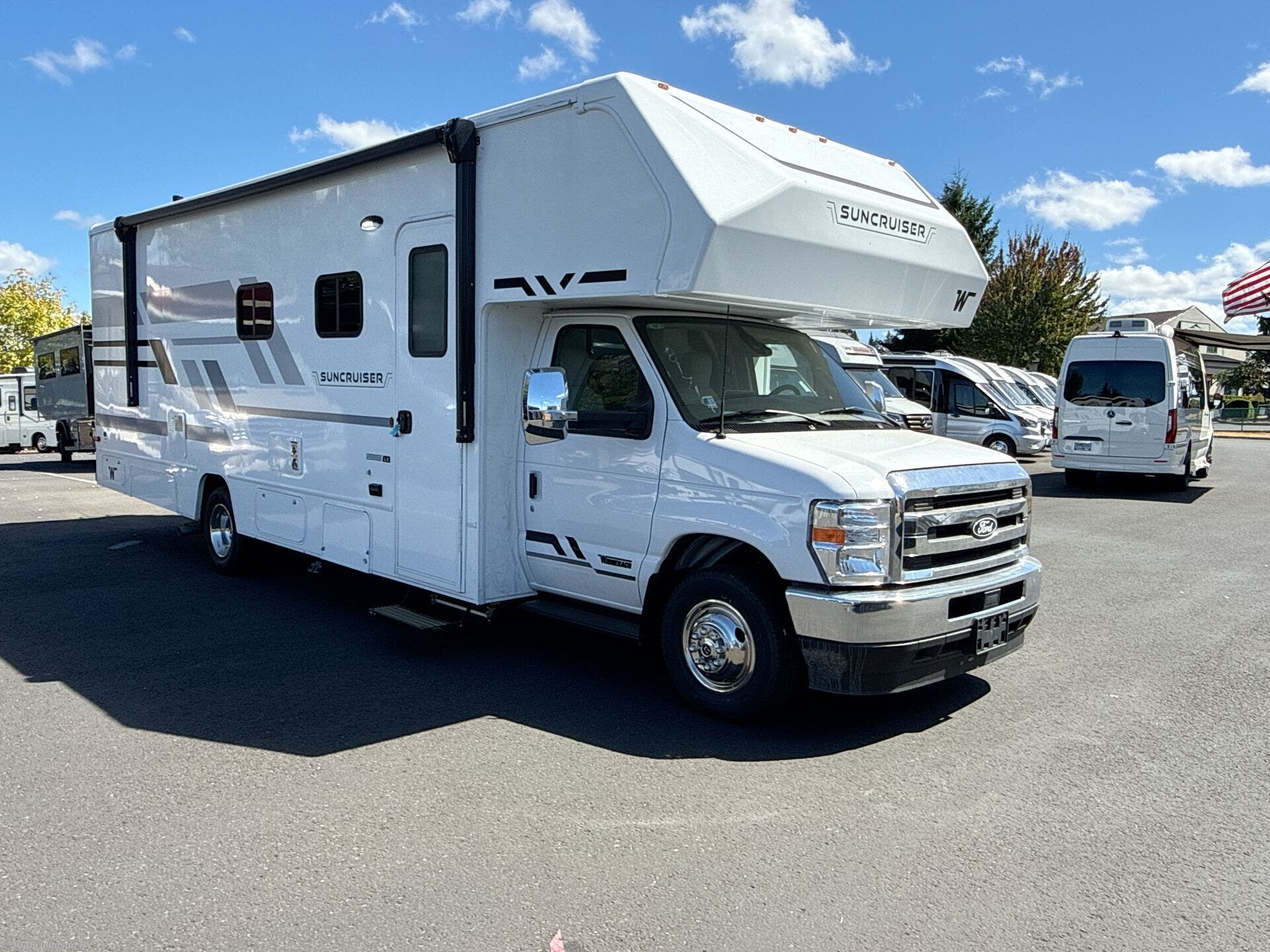 2027 Suncruiser 28MB by Winnebago from Johnson RV in Sandy, Oregon