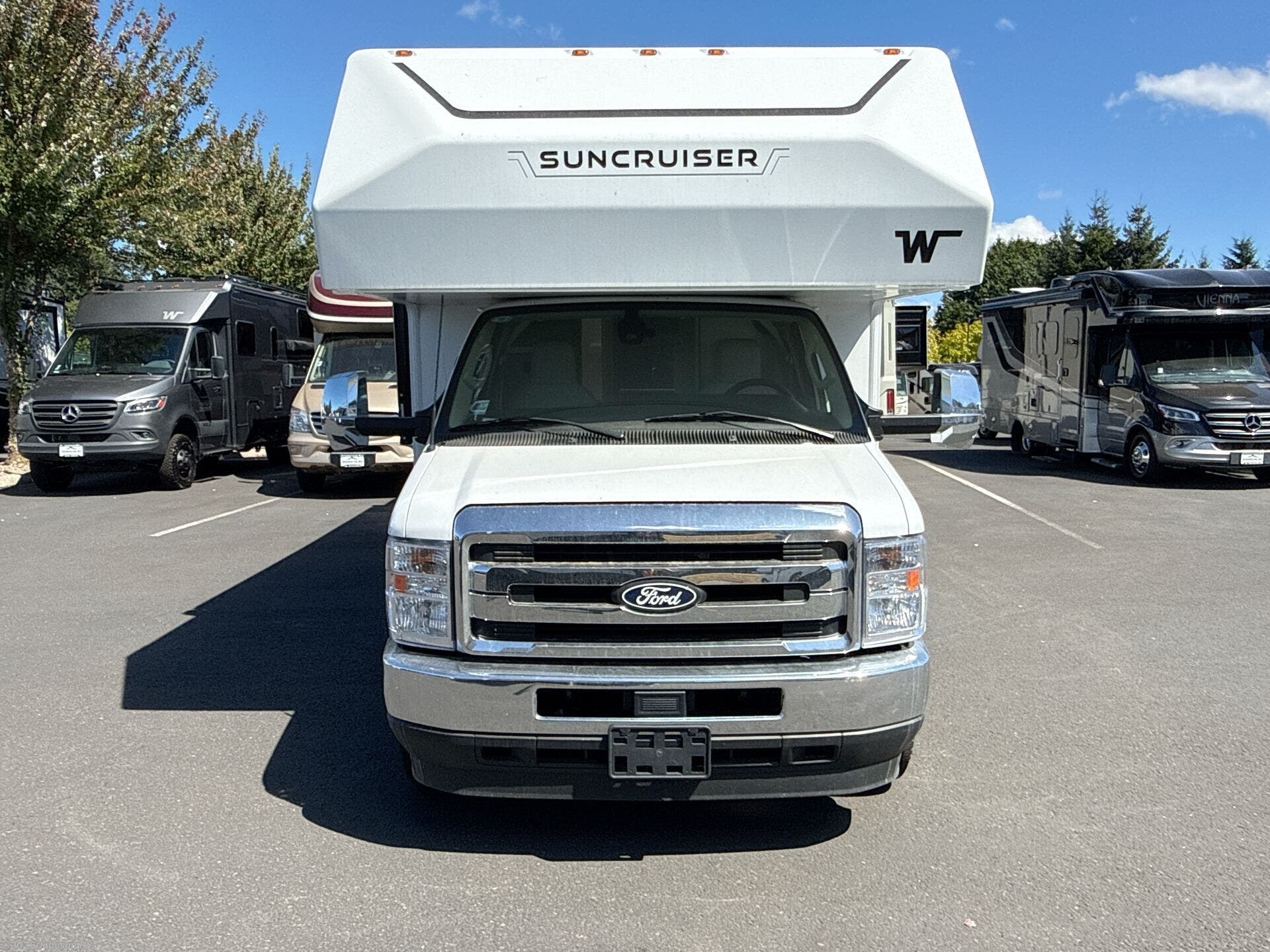 New 2027 Winnebago Suncruiser 28MB available in Sandy, Oregon