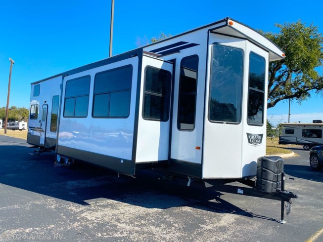 2022 Forest River Wildwood Grand Lodge 42FLDL - New Travel Trailer For Sale by Ancira RV in Boerne, Texas