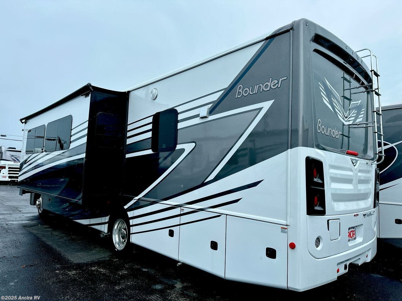 2024 Fleetwood Bounder 35K RV for Sale in Boerne, TX 780069250 BD300