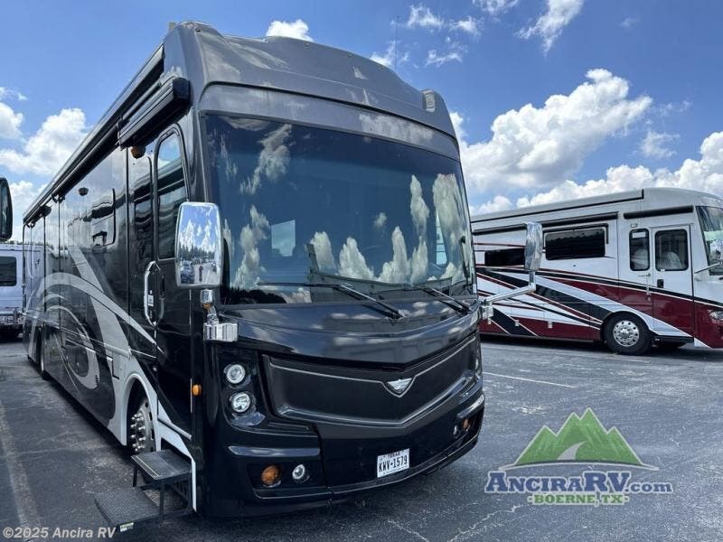 2017 Fleetwood Discovery LXE 40E RV for Sale in Boerne, TX 78006-9250 ...