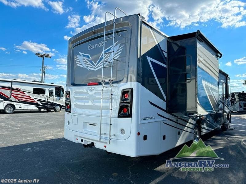 2025 Bounder 35K by Fleetwood from Ancira RV in Boerne, Texas