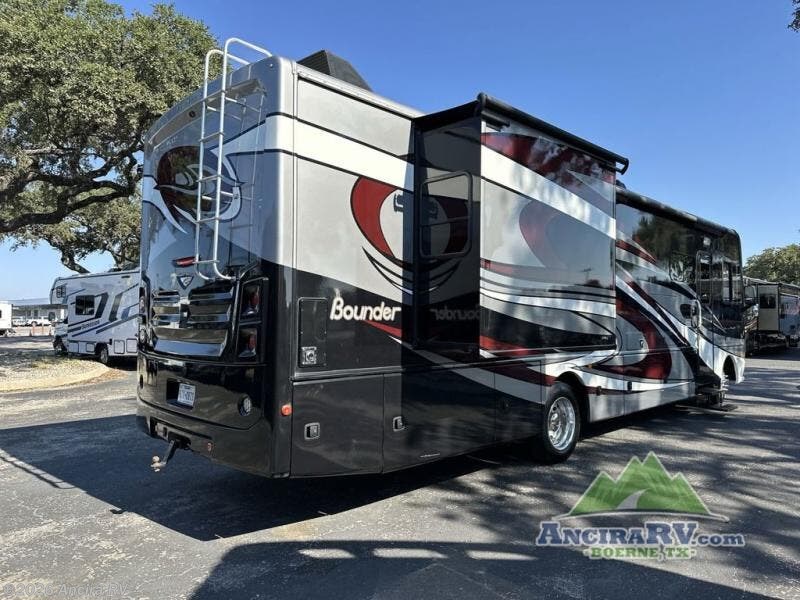 2018 Bounder 34S by Fleetwood from Ancira RV in Boerne, Texas
