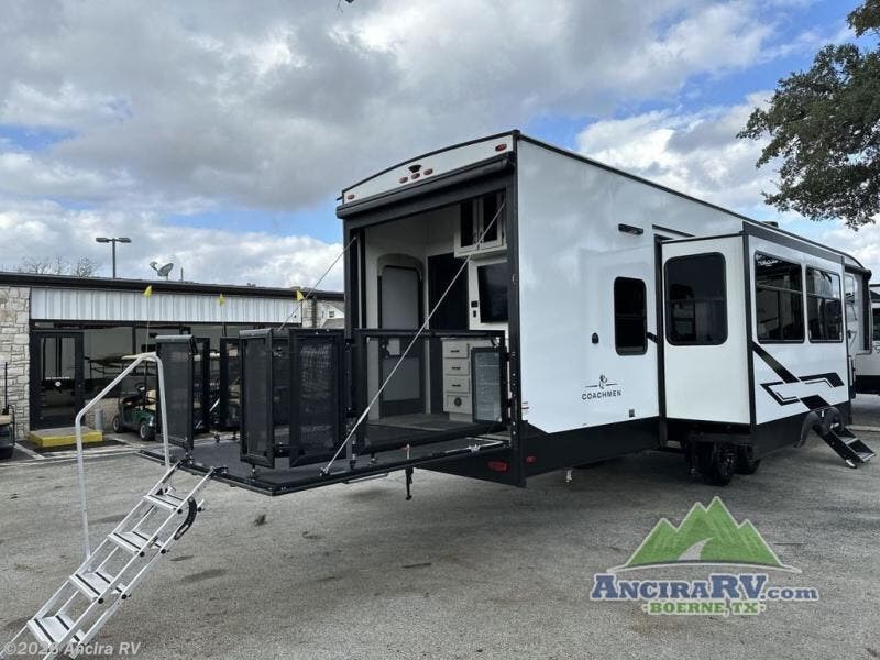 2025 Chaparral 389DEK by Coachmen from Ancira RV in Boerne, Texas