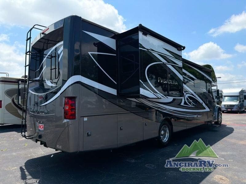 2023 Pasadena 38MX by Thor Motor Coach from Ancira RV in Boerne, Texas