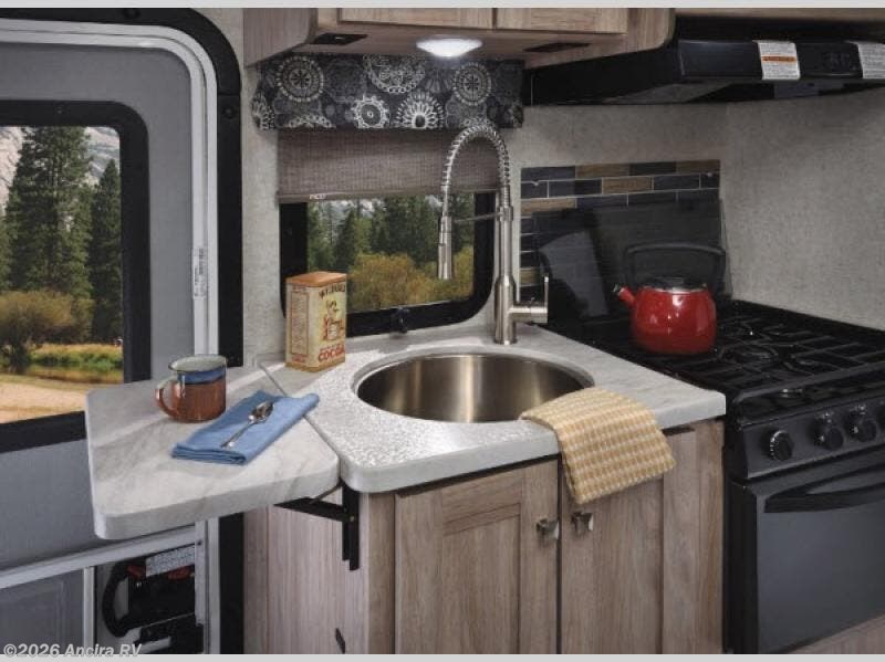 Used 2018 Forest River Sunseeker MBS 2400W available in Boerne, Texas