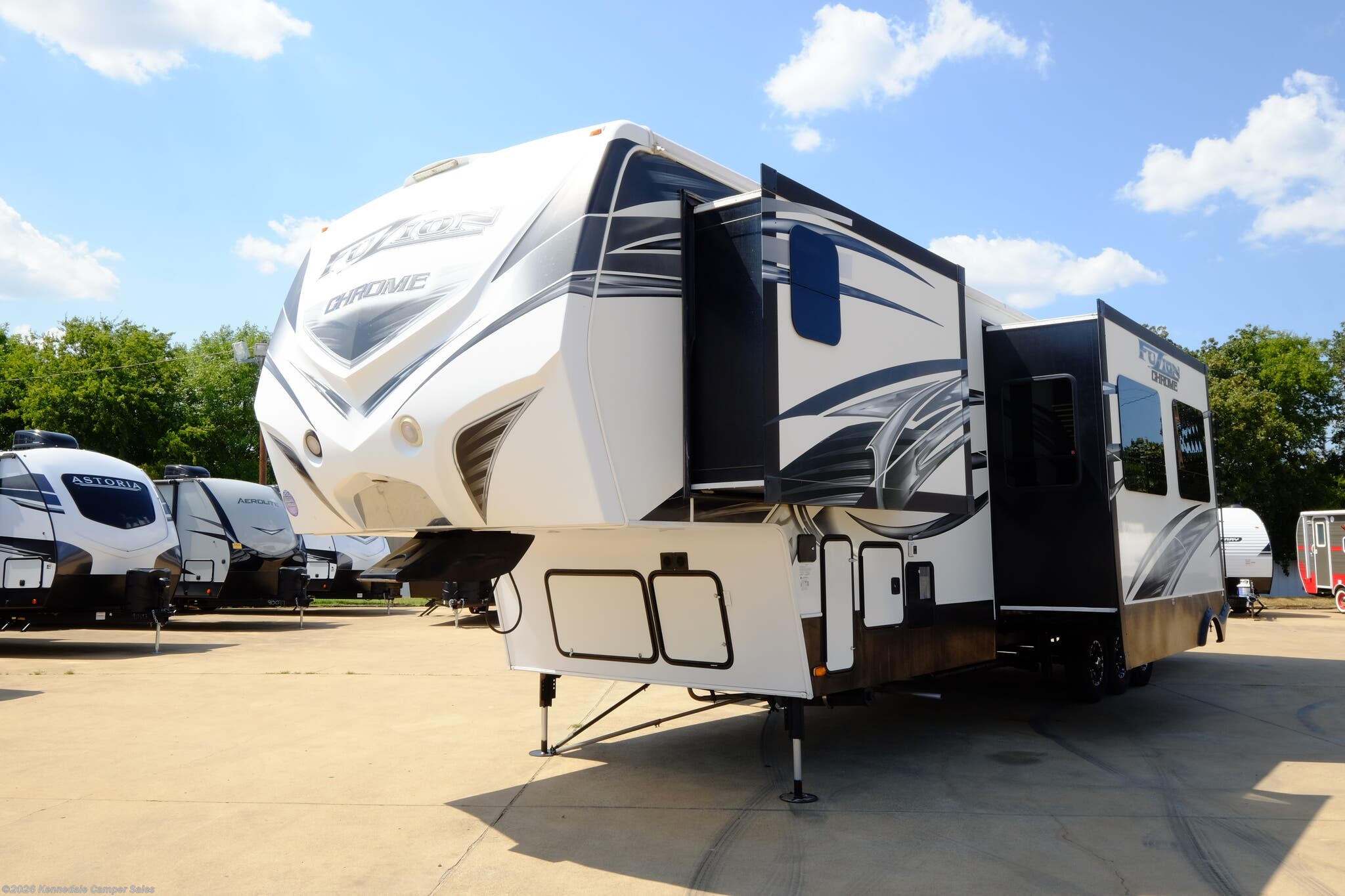 2014 Keystone Fuzion Chrome 390 RV for Sale in Kennedale, TX 76060