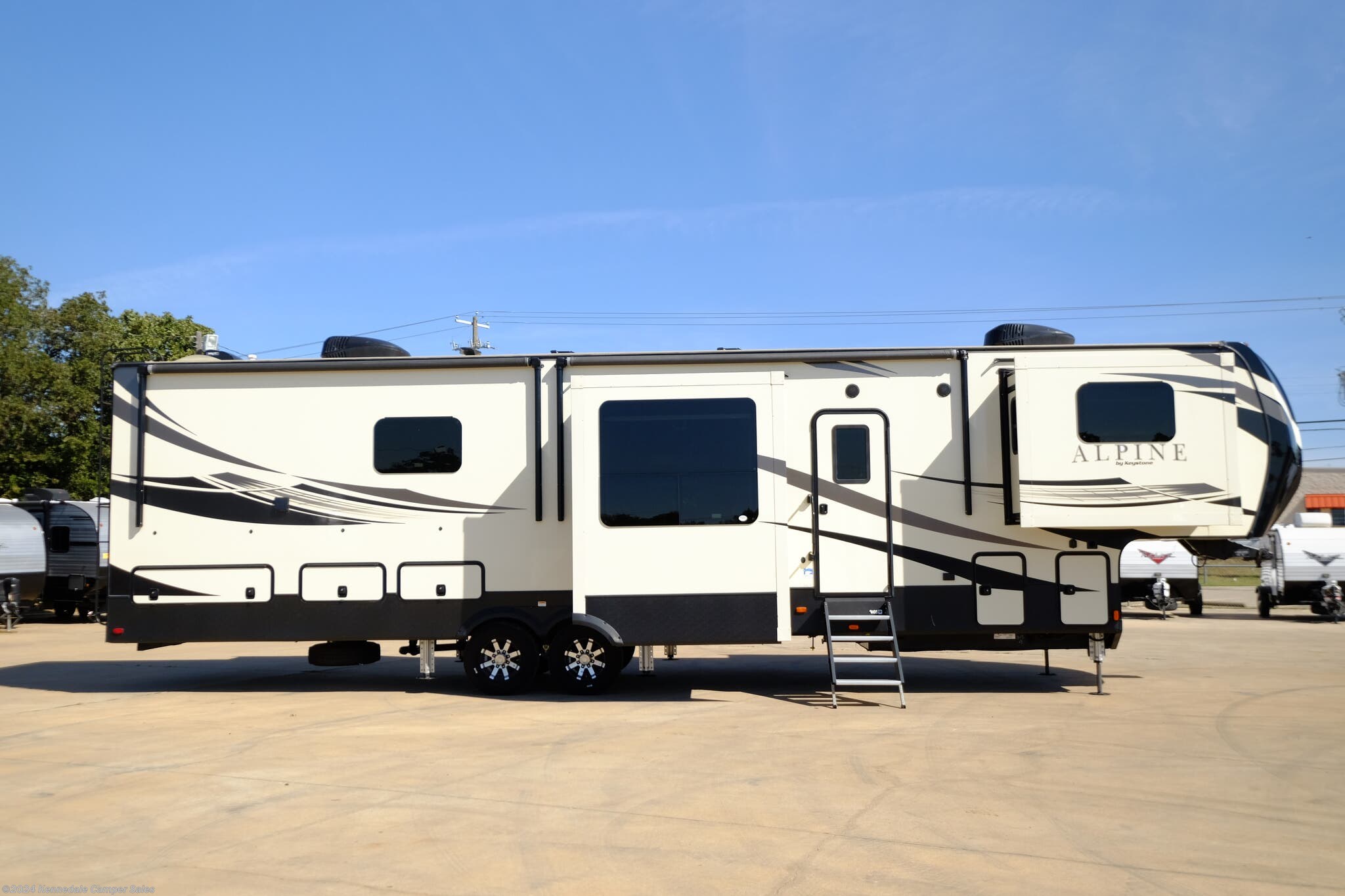 2019 Keystone Alpine 3701FL RV for Sale in Kennedale, TX 76060 | 781094 Keystone Alpine 3701fl Fifth Wheel Camper With A Front Kitchen
