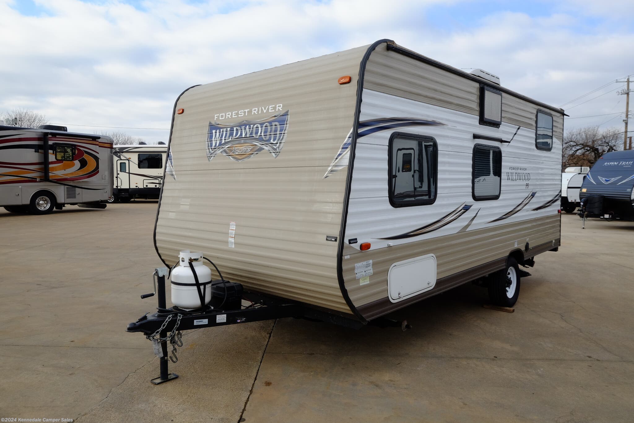 2016 Forest River Wildwood X-Lite FSX 195BH RV for Sale in Kennedale, TX 76060 | 351648 | RVUSA 2016 Forest River Wildwood X Lite 195bh