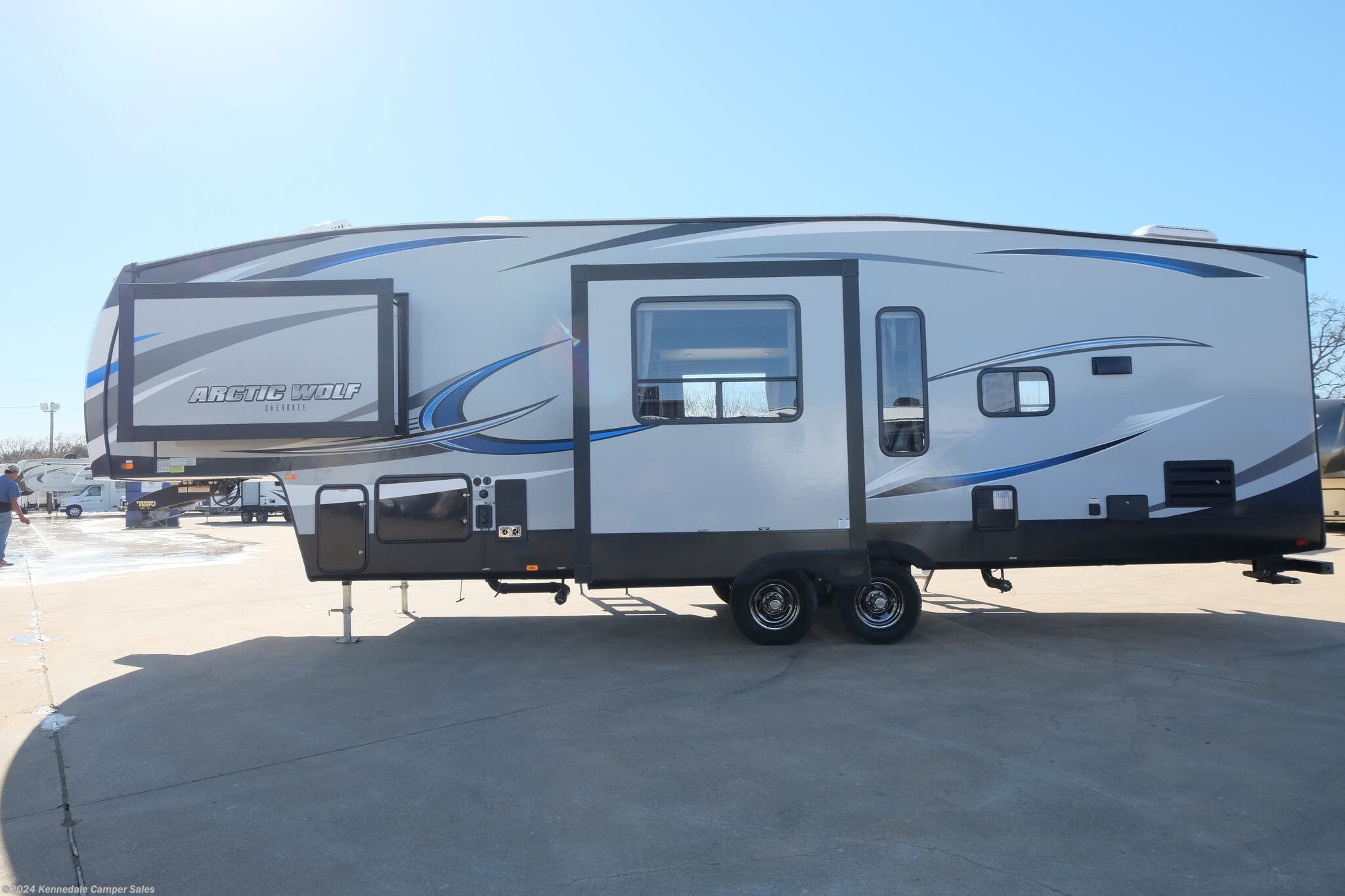2018 Forest River Cherokee Arctic Wolf 305ML6 RV for Sale in Kennedale, TX 76060 | 701743 2018 Forest River Cherokee Arctic Wolf 305ml6