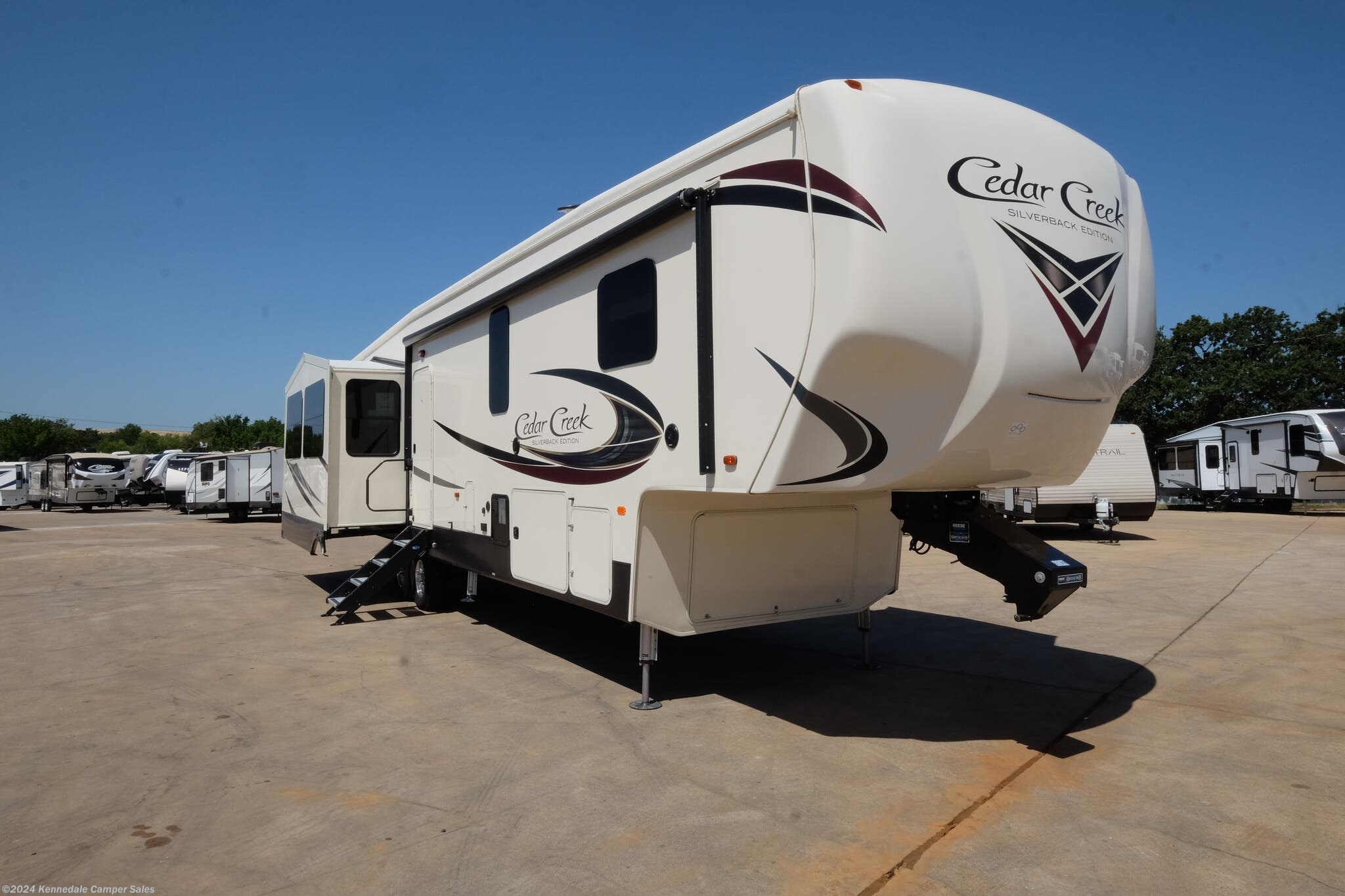 2018 Forest River Cedar Creek Silverback 37MBH RV for Sale in Kennedale, TX 76060 | 219710 2018 Forest River Cedar Creek Silverback 37mbh