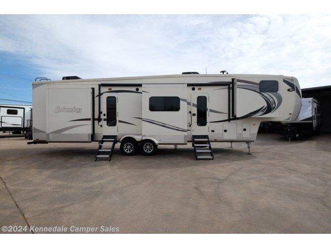 Used 2018 Palomino Columbus 386FK available in Kennedale, Texas