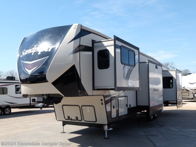 2018 Forest River Sandpiper 377FLIK - Used Fifth Wheel For Sale by Kennedale Camper Sales in Kennedale, Texas