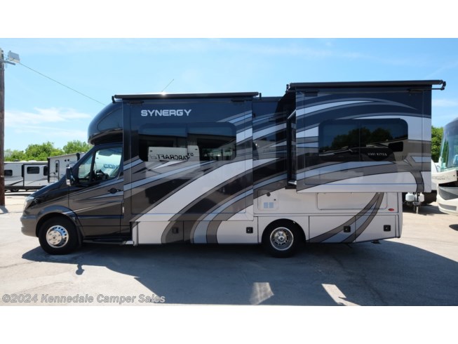 Used 2017 Thor Motor Coach Synergy SD24 available in Kennedale, Texas