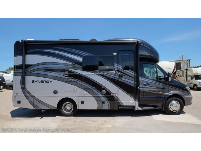 2017 Synergy SD24 by Thor Motor Coach from Kennedale Camper Sales in Kennedale, Texas