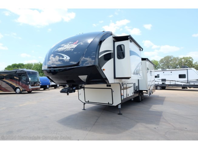 2020 Forest River Cardinal Luxury 335RLX - Used Fifth Wheel For Sale by Kennedale Camper Sales in Kennedale, Texas