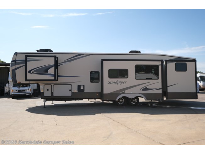 2021 Sandpiper 384QBOK by Forest River from Kennedale Camper Sales in Kennedale, Texas