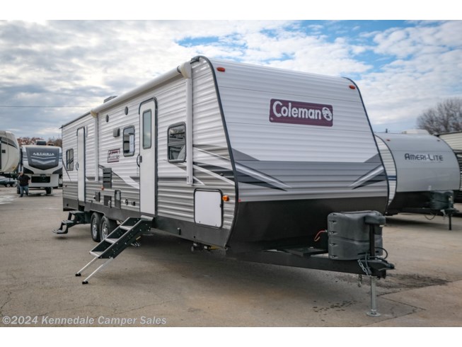 2021 Dutchmen Coleman Lantern 300TQ - Used Travel Trailer For Sale by Kennedale Camper Sales in Kennedale, Texas