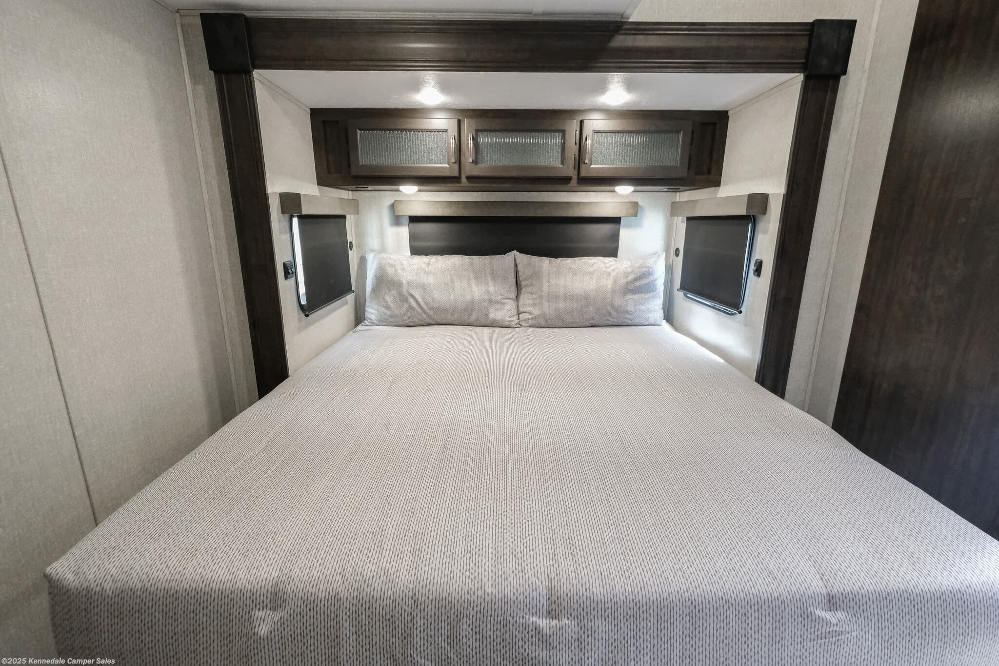 2023 Shasta Phoenix 370BAF