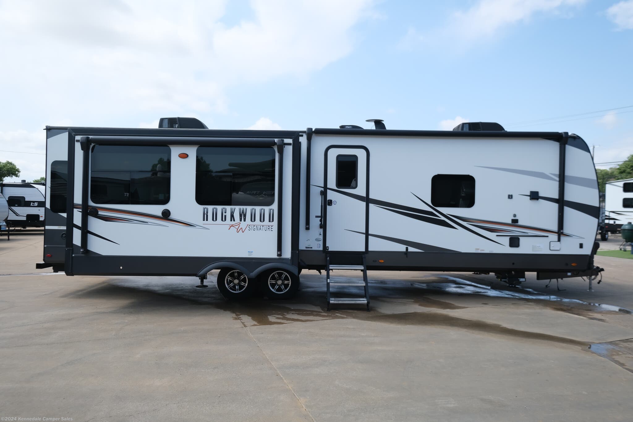 2021 Forest River Rockwood Signature Ultra Lite 8337RL RV for Sale in ...