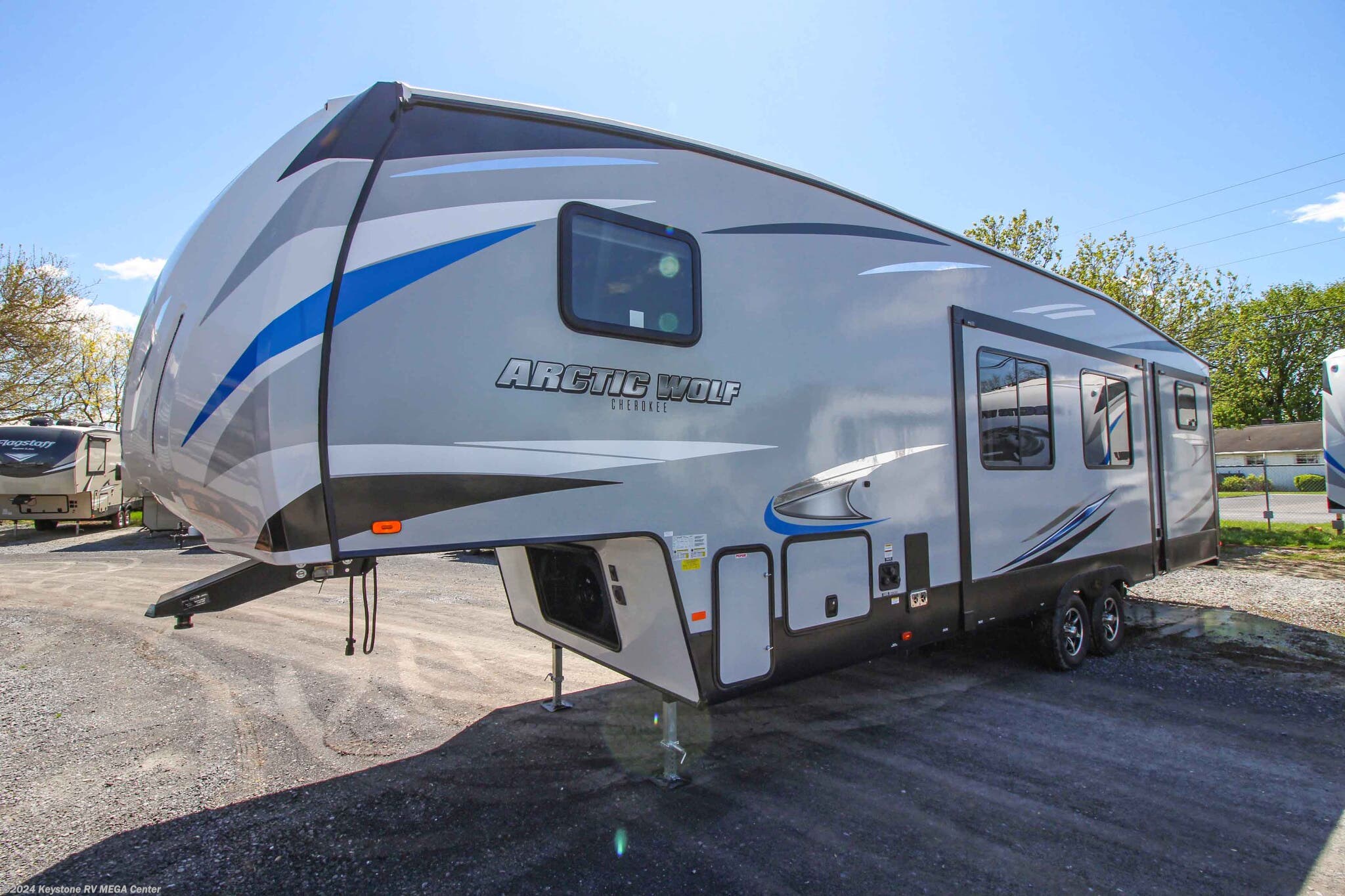 2021 Forest River Cherokee Arctic Wolf 321BH RV for Sale in Greencastle