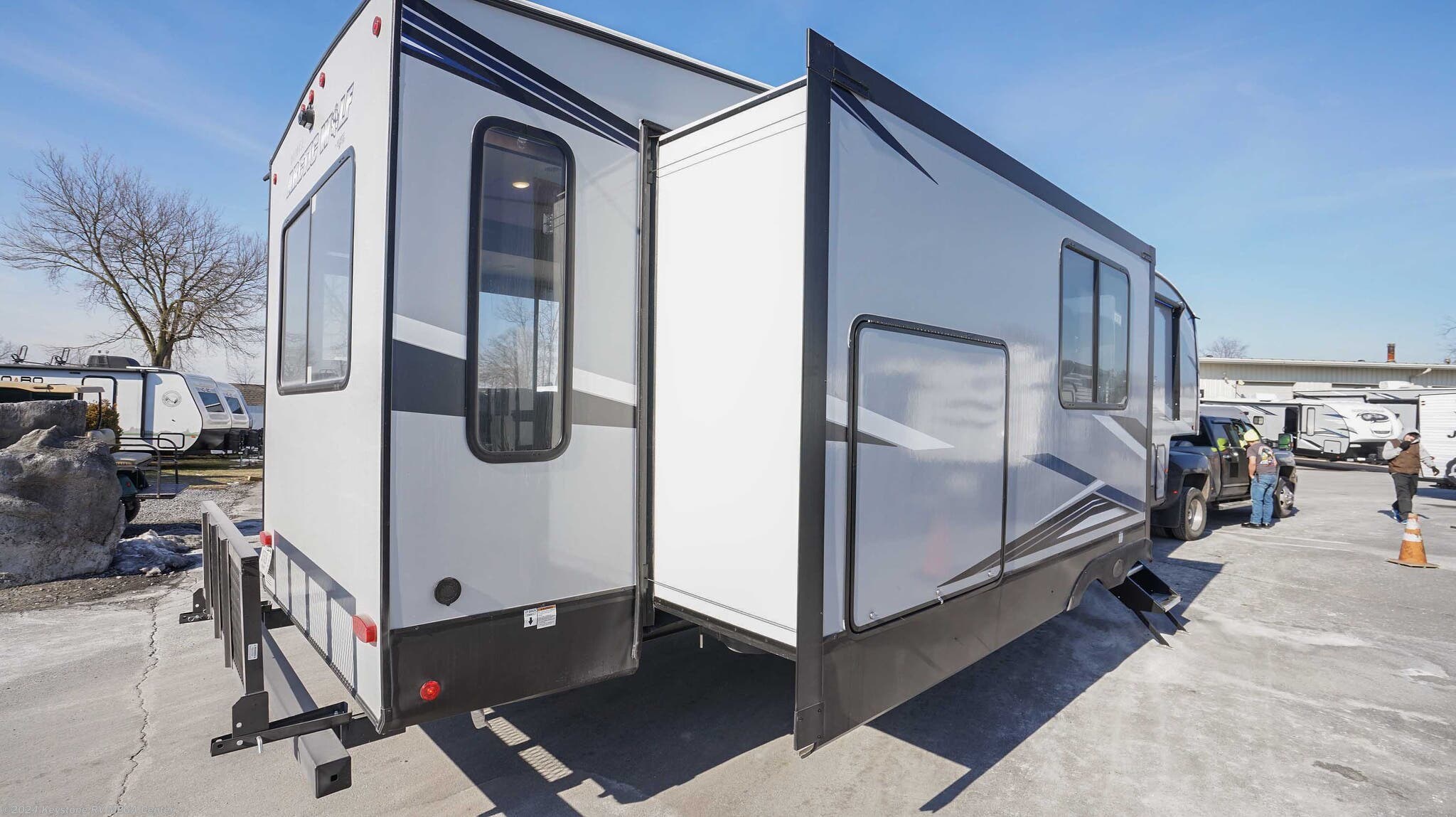 2022 Forest River Arctic Wolf 3550 SUITE RV for Sale in Greencastle, PA