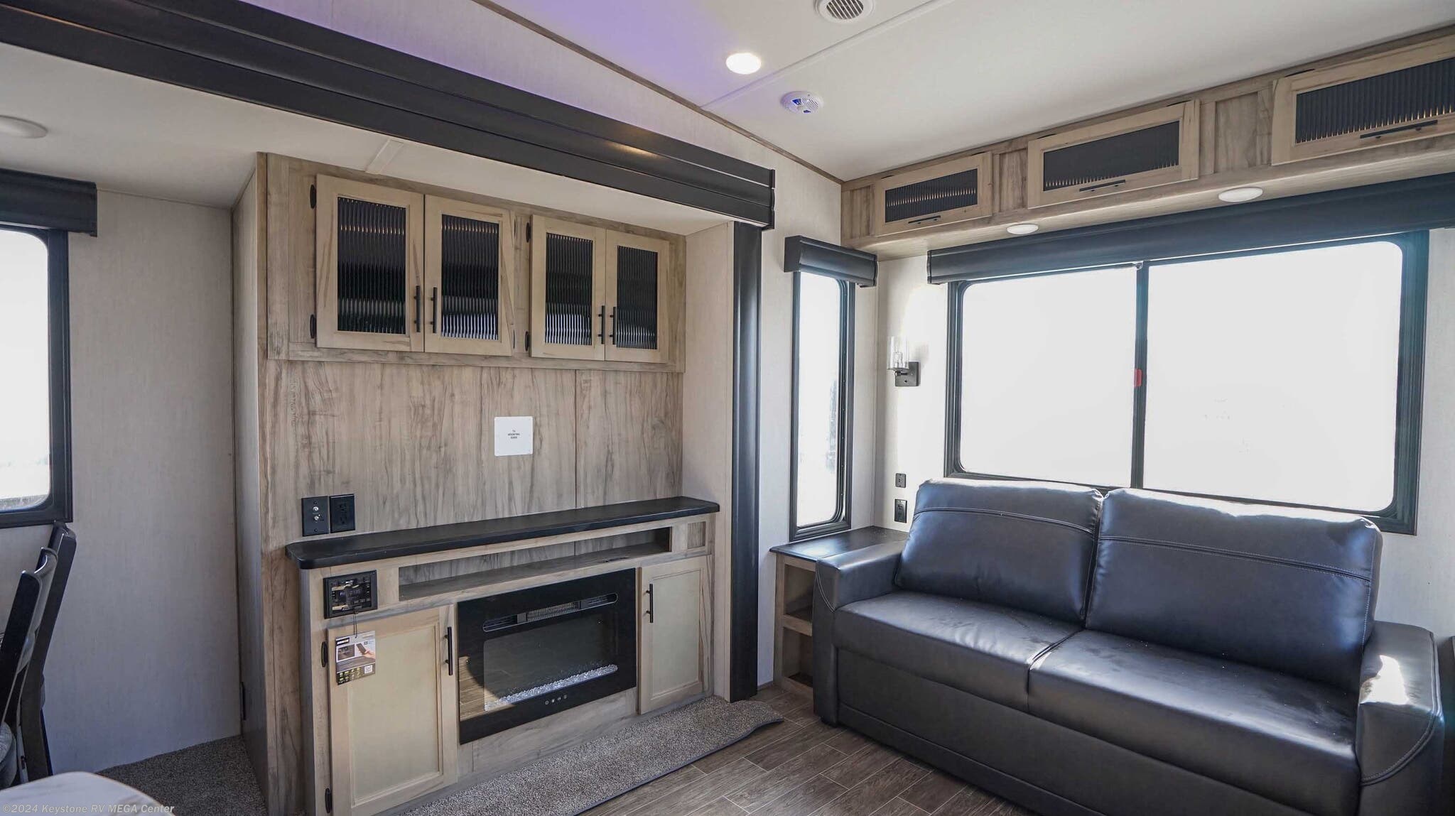 2022 Forest River Arctic Wolf 3550 SUITE RV for Sale in Greencastle, PA