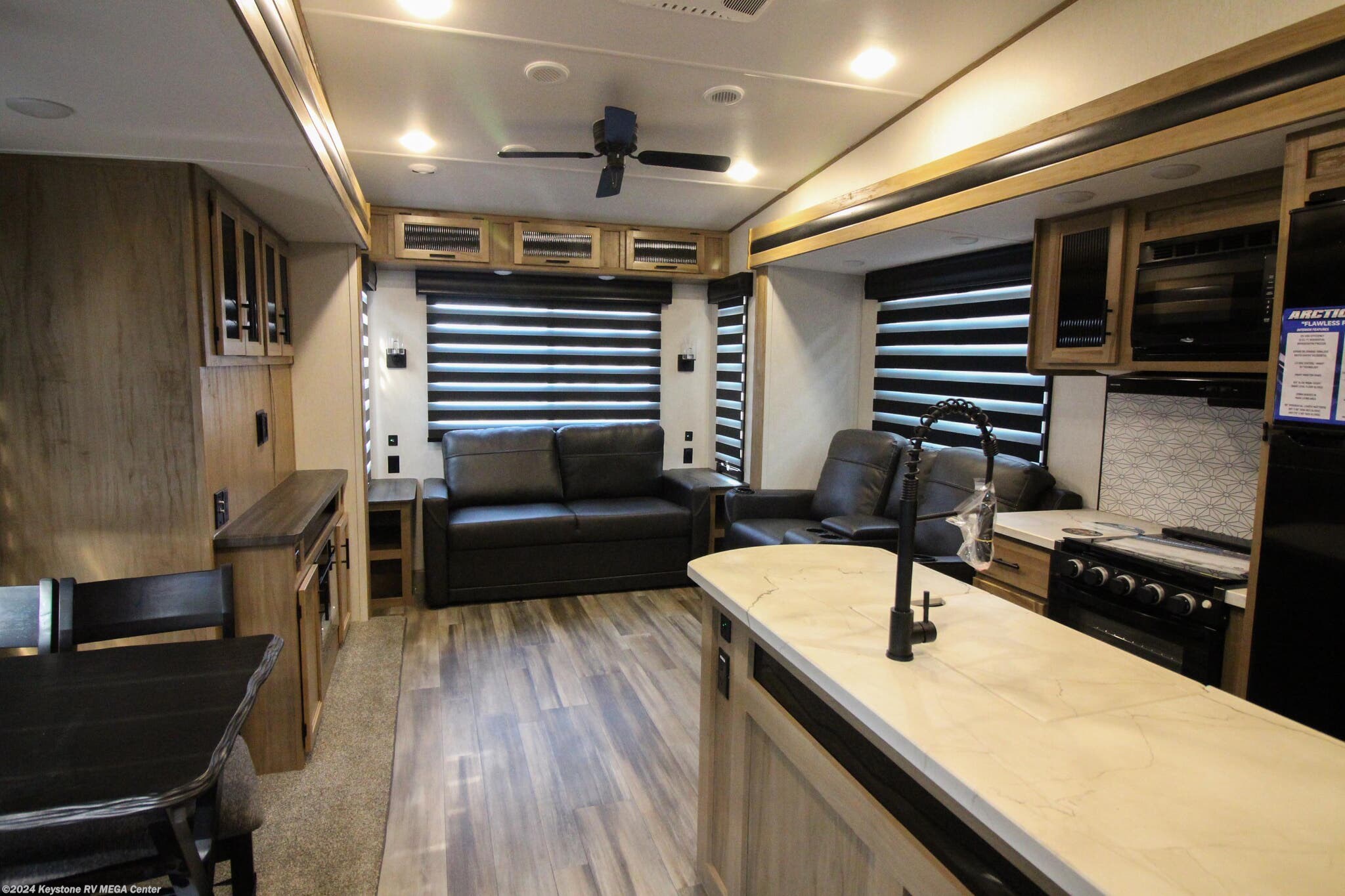 2023 Forest River Arctic Wolf 3660 SUITE RV for Sale in Greencastle, PA