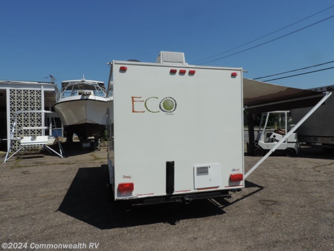 2007 Skamper by Thor ECO Queen Bed in Front of Camper RV for Sale in ...