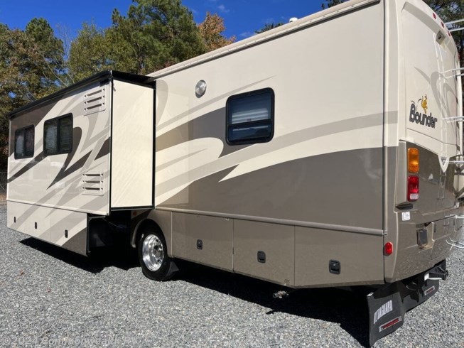 2008 Fleetwood Bounder 35E - Used Class A For Sale by Commonwealth RV in Ashland, Virginia