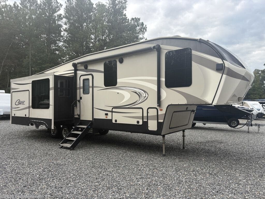 2017 Cougar 327RLK by Keystone from Commonwealth RV in Ashland, Virginia