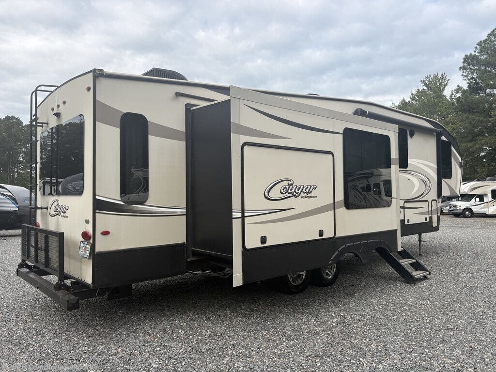 2017 Keystone Cougar 327RLK - Used Class A For Sale by Commonwealth RV in Ashland, Virginia