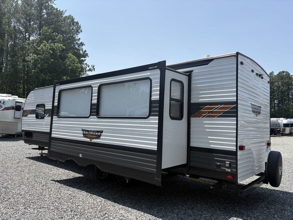 2022 Forest River Wildwood Midwest 27RK - Used Travel Trailer For Sale by Commonwealth RV in Ashland, Virginia