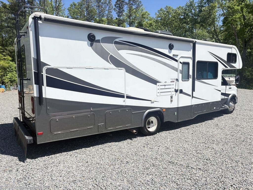 2017 Forest River Forester 2861DS - Used Class A For Sale by Commonwealth RV in Ashland, Virginia