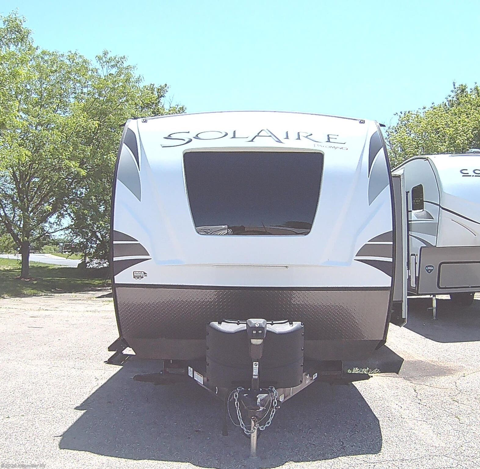 2021 Palomino Solaire 317BHSK - New Travel Trailer For Sale by Kitsmiller RV in Mason, Michigan features Microwave, Refrigerator, Queen Bed, Smoke Detector, LP Detector