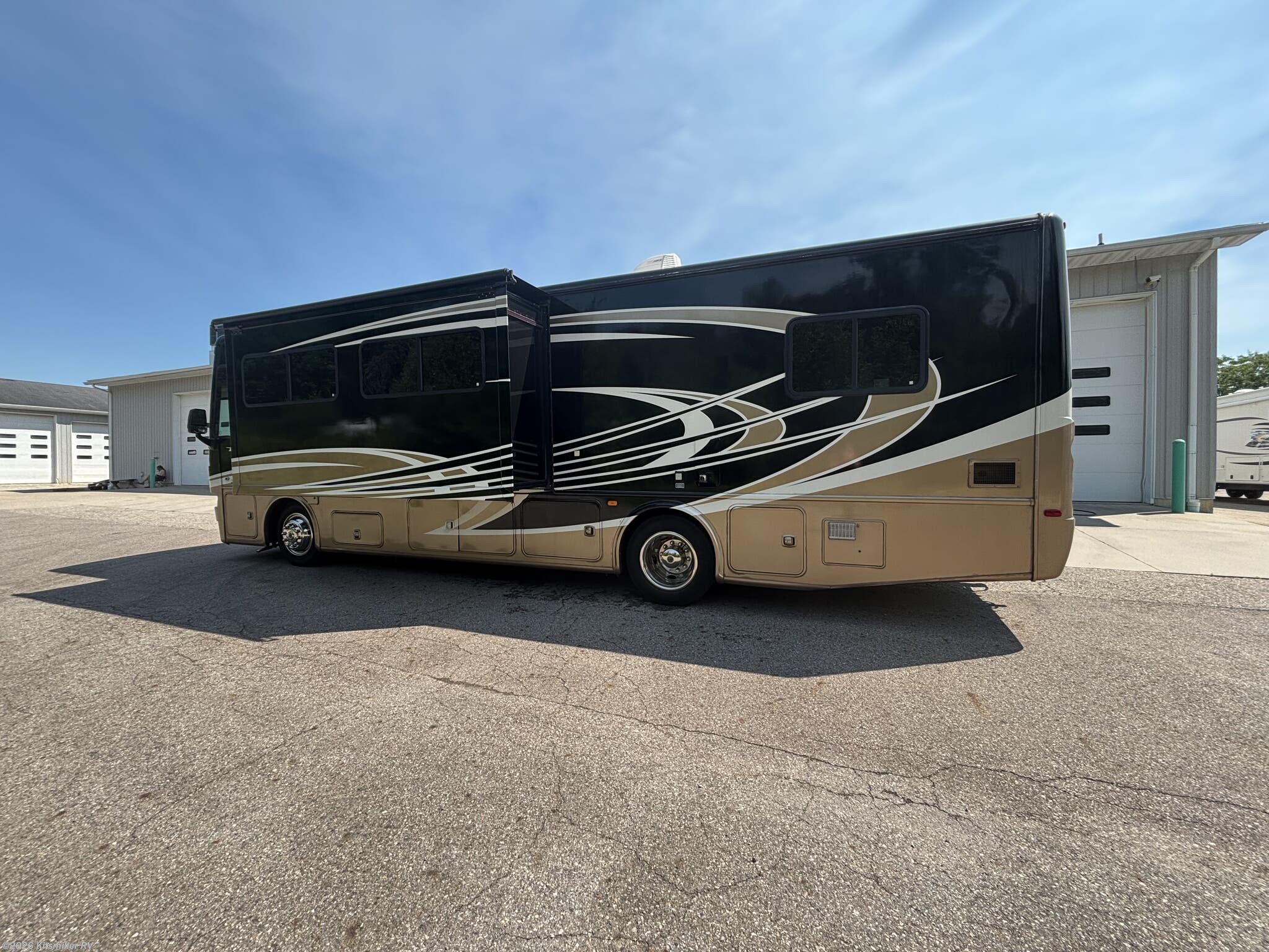 2013 Palazzo 33.1 by Thor Motor Coach from Kitsmiller RV in Mason, Michigan