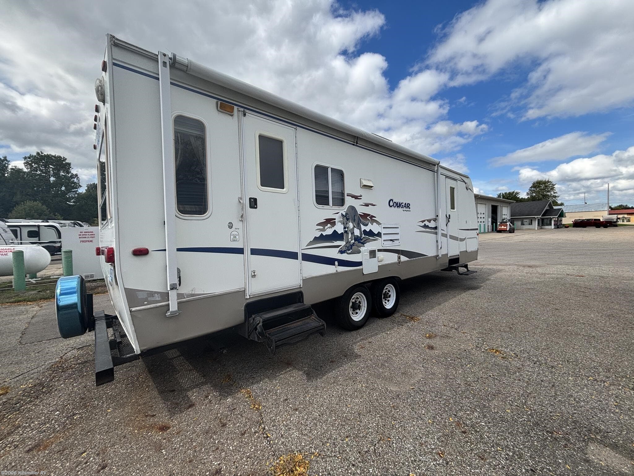 2004 Keystone Cougar 294RLS - New Travel Trailer For Sale by Kitsmiller RV in Mason, Michigan features Queen Bed, LP Detector, Stove, Smoke Detector, Microwave