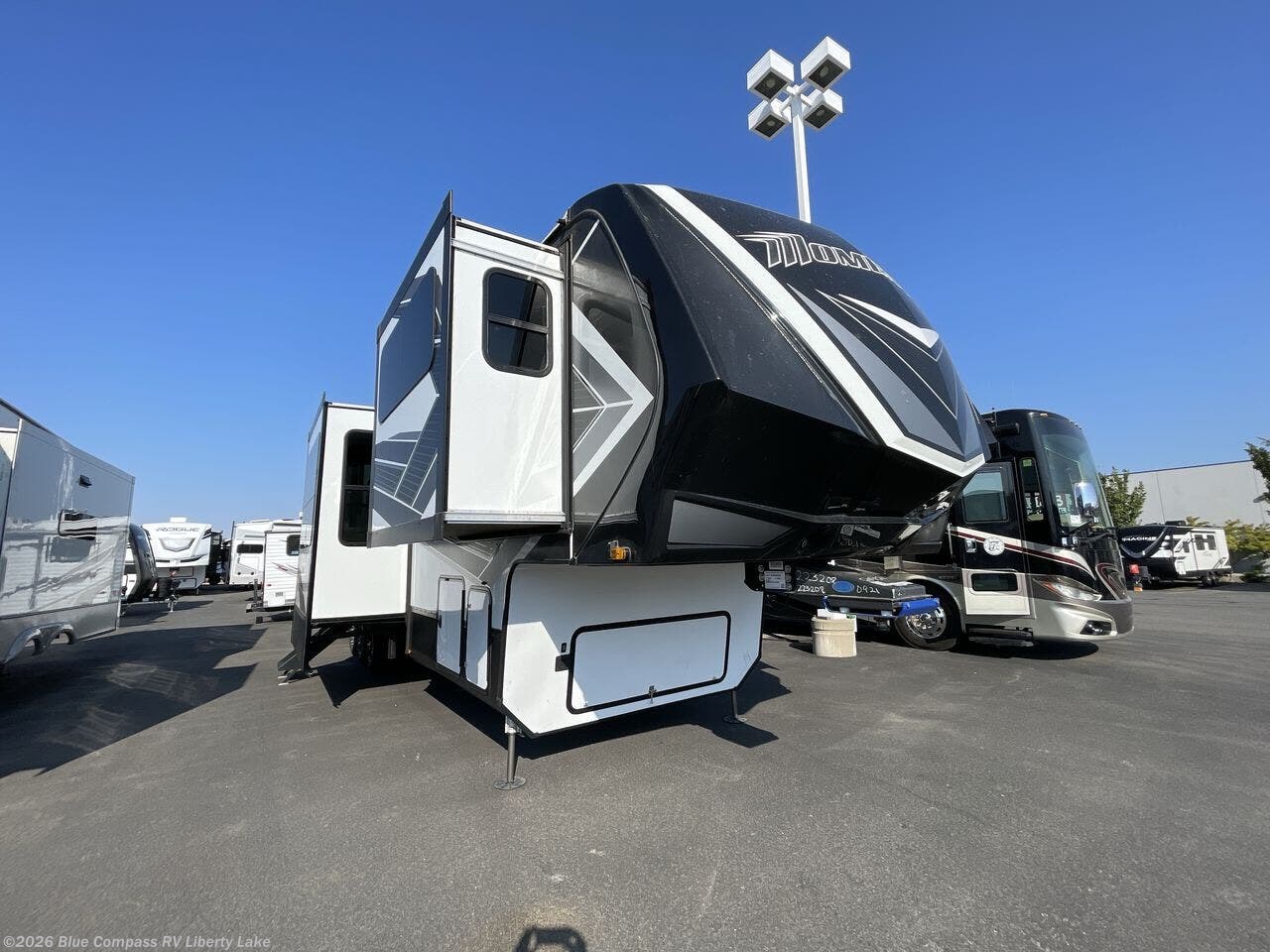2022 Momentum 376THS by Grand Design from Blue Compass RV Liberty Lake in Liberty Lake, Washington